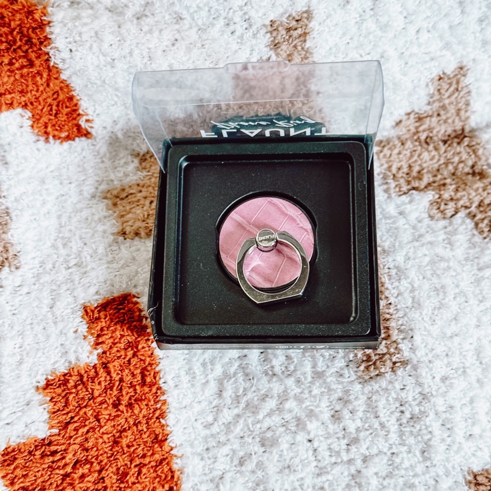 NWT Never Used Flaunt Case Phone Ring